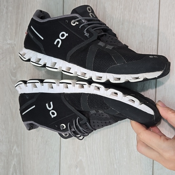 On Running Cloud Women Black& White Sneakers Atjletic Running Sz 8.5 - Picture 10 of 11